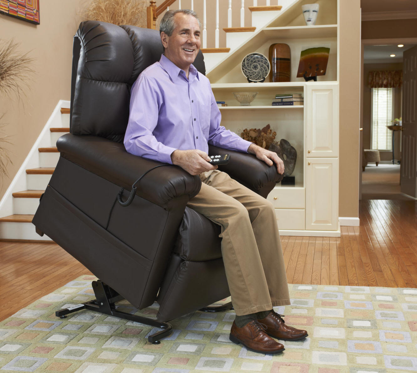 Oakland Golden Tech Lift Chair Recliners and Pride Viva